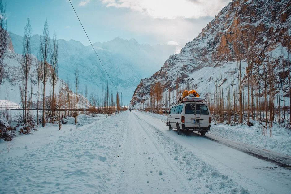 32 Dead After Overcrowded Bus Plunges into Pakistan Ravine — Society Culture
